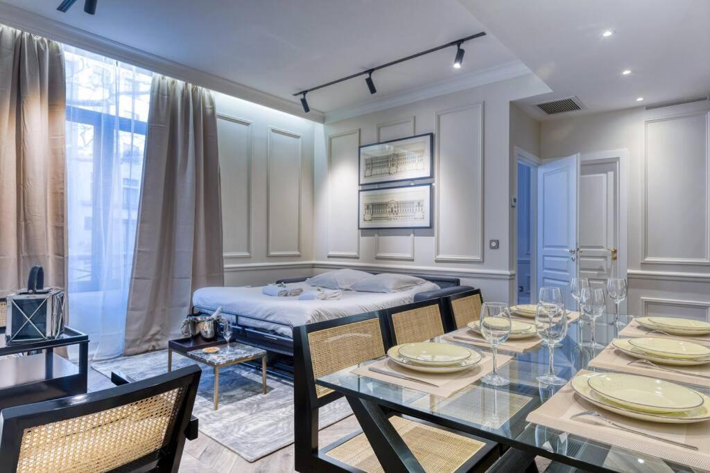 New Luxury Flat - Area *